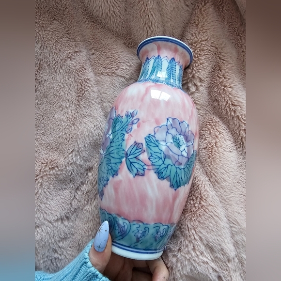 Floral hand painted ceramic vase small Chinese Chinoiserrie decor 8.5" Unique - Picture 5 of 7